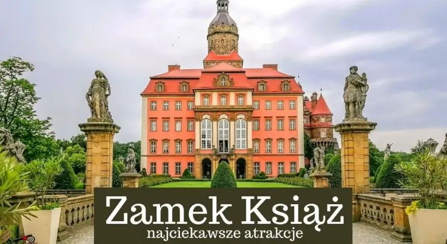 Zamek Książ zaprasza na zwiedzanie. Majestatyczna budowla z wieżą i rzeźbami w ogrodzie.