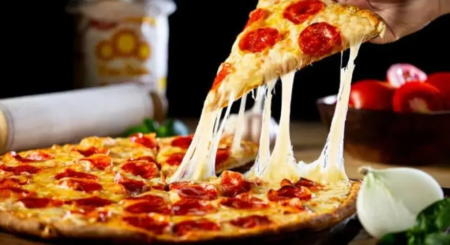 Pizza serowa jakie sery – odkryj idealne połączenia smaków