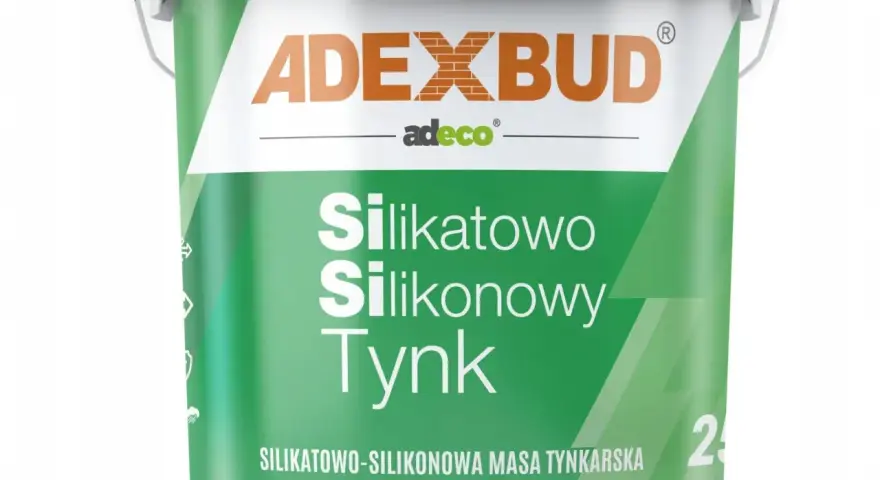 Wiadro z zielonym tynkiem silikatowo-silikonowym ADEXBUD. Idealny do elewacji, zapewnia trwałość i estetykę.