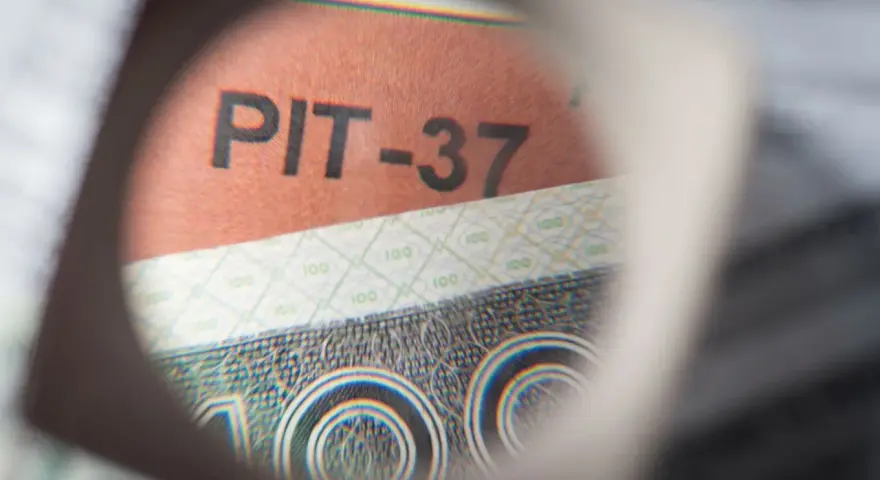 PIT-11: Czy musisz się rozliczyć? Uniknij błędów i zyskaj zwrot!
