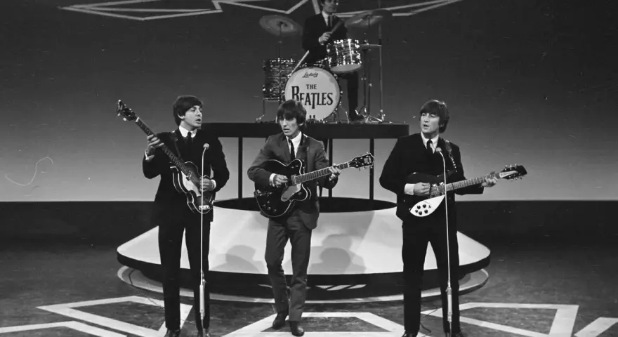 The Beatles na scenie, Ringo Starr za perkusją. Ciekawe, czy wtedy wiedzieli, jak wielkie będą ich sukcesy?