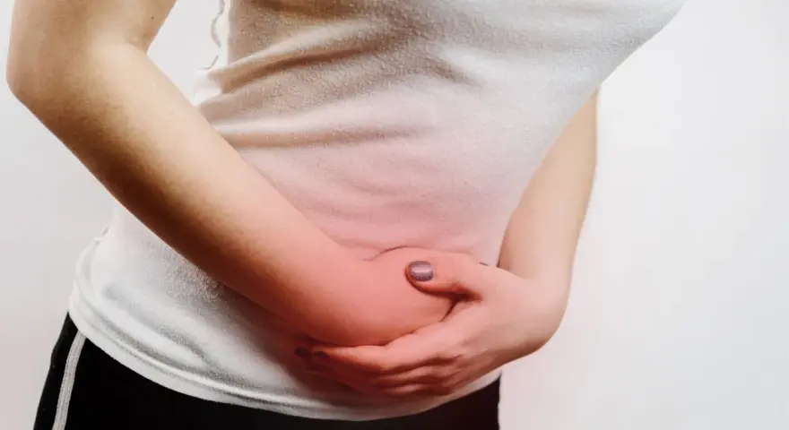 Dolore addominale, un segno dei primi mesi di gravidanza.