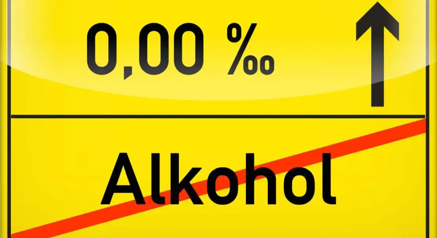 Znak drogowy informuje: 0,00 promila alkoholu. W Maroku nie można wwieźć alkoholu.