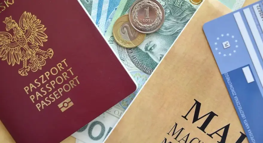 Paszport, polskie banknoty i monety, karta EKUZ. Czy do Holandii potrzebny jest paszport? Sprawdźmy!