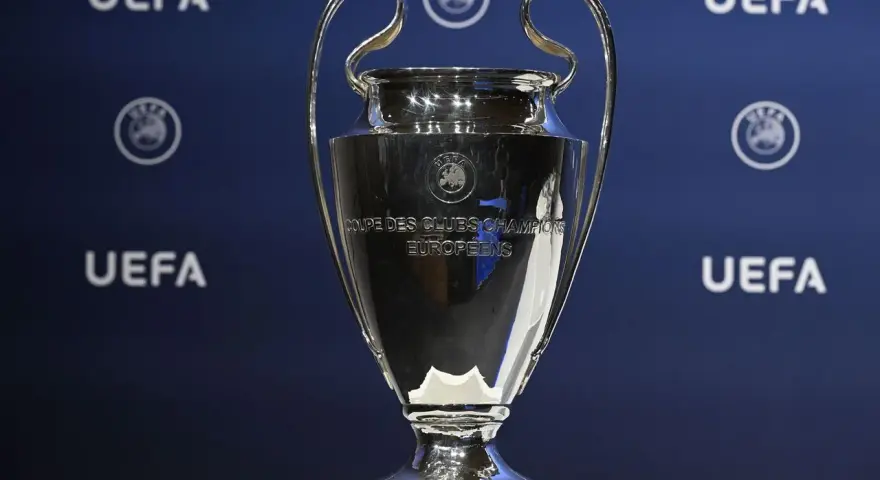 Trofeum Ligi Mistrzów UEFA. Zastanawiasz się, gdzie oglądać ligę mistrzów? Ten puchar to cel każdego klubu!