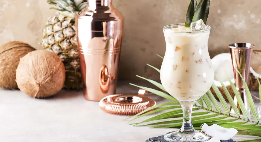 Prosty drink z Malibu – orzeźwiające przepisy na letnie wieczory