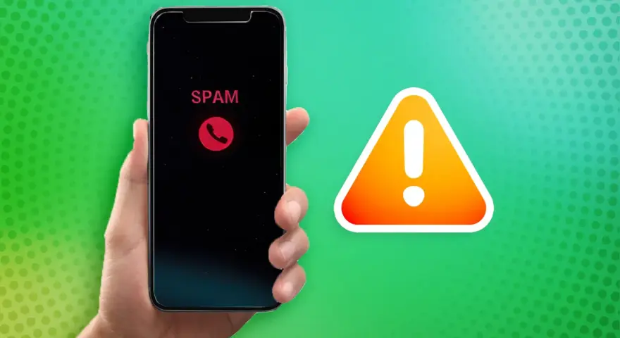 Hand hält Smartphone mit "SPAM"-Anzeige und rotem Hörer-Symbol. Daneben ein Warnzeichen. Call screening schützt vor unerwünschten Anrufen.