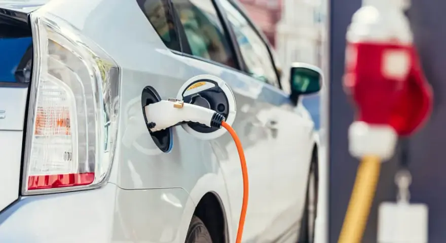 Ile kosztuje ładowanie samochodu elektrycznego? Sprawdź, jak zaoszczędzić