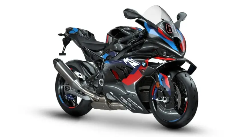 Wyścigowy motocykl BMW M1000RR w barwach M, z numerem 60 na owiewce.