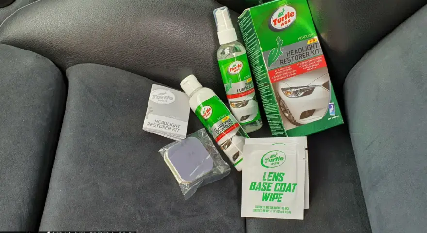 Turtle Wax Headlight Restorer Kit med rengöring, polermedel och skydd för klarare strålkastare.