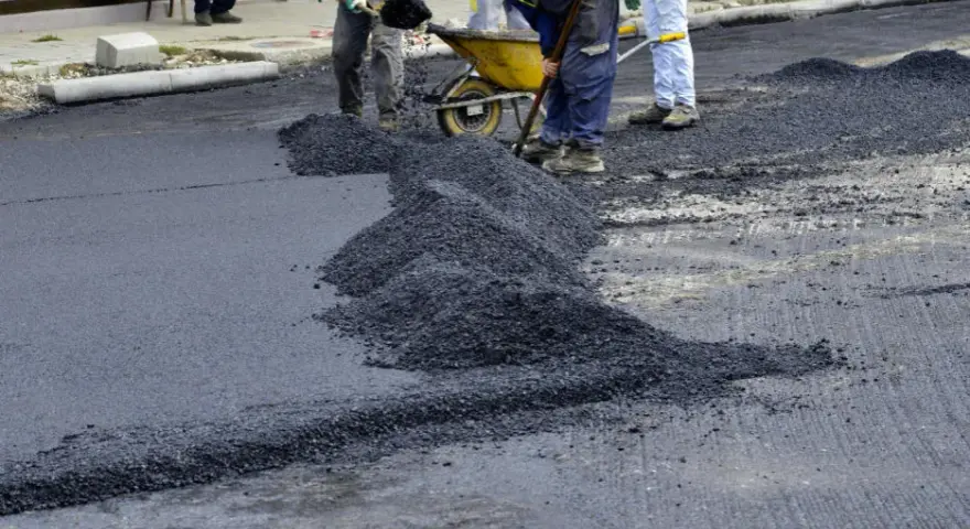 Ile schnie asfalt na gorąco? Kluczowe czynniki wpływające na czas schnięcia