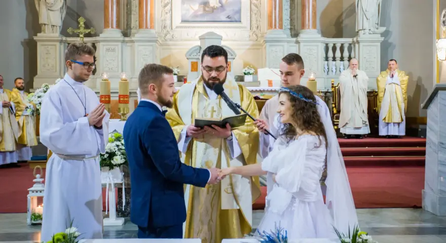 Jakie śluby składa ksiądz i jak wpływają na jego życie?