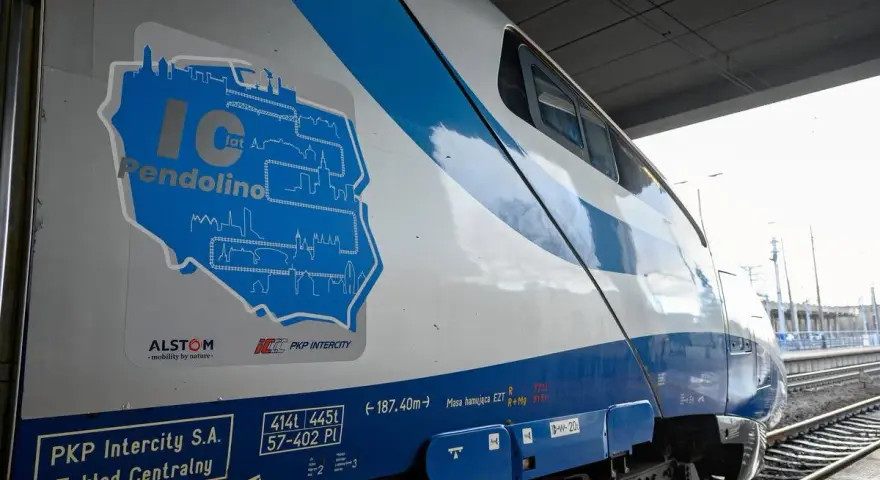 Pendolino Warszawa-Kraków: szybki pociąg PKP Intercity z logo 10 lat Pendolino. Sprawdź rozkład jazdy!