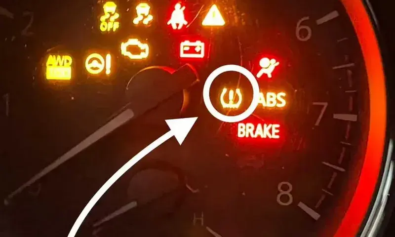 Kontrolka ciśnienia w Fordzie? Reset TPMS krok po kroku!