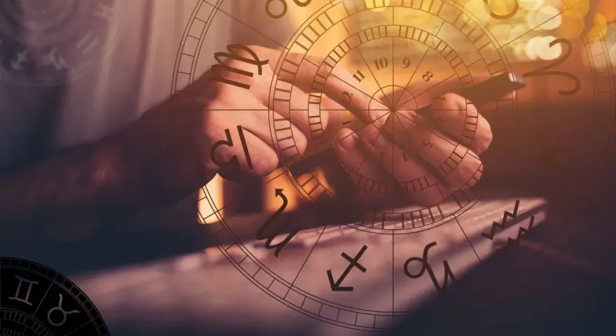 Dłoń pisze na klawiaturze, nad nią krąg zodiaku. W tle widoczny jest chiński znak zodiaku z 1983 roku, symbolizujący nadzieję.