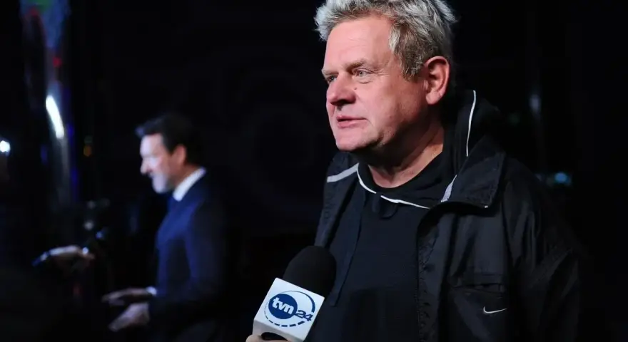 Kazik Staszewski, znany z walki z chorobą, udziela wywiadu dla TVN24.
