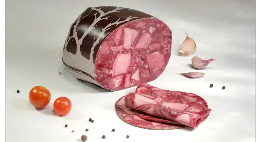 Kaloryczność salcesonu: Ile kcal ma czarny, włoski, ozorkowy?