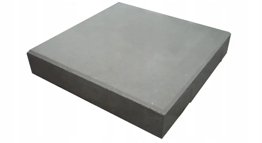 Szara płyta chodnikowa 50x50 cm. Zastanawiasz się, ile waży płyta chodnikowa 50x50?