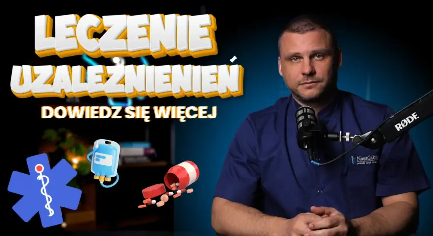 Leczenie uzależnień: mężczyzna w kitlu przed mikrofonem, ikony medyczne i tabletki. Dowiedz się więcej o terapii.