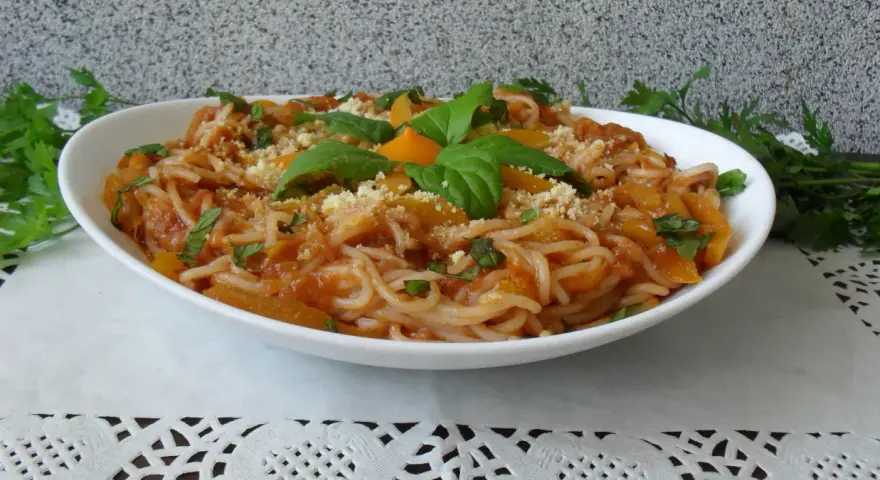 Szybkie spaghetti ze słoika: łatwy przepis na pyszny obiad