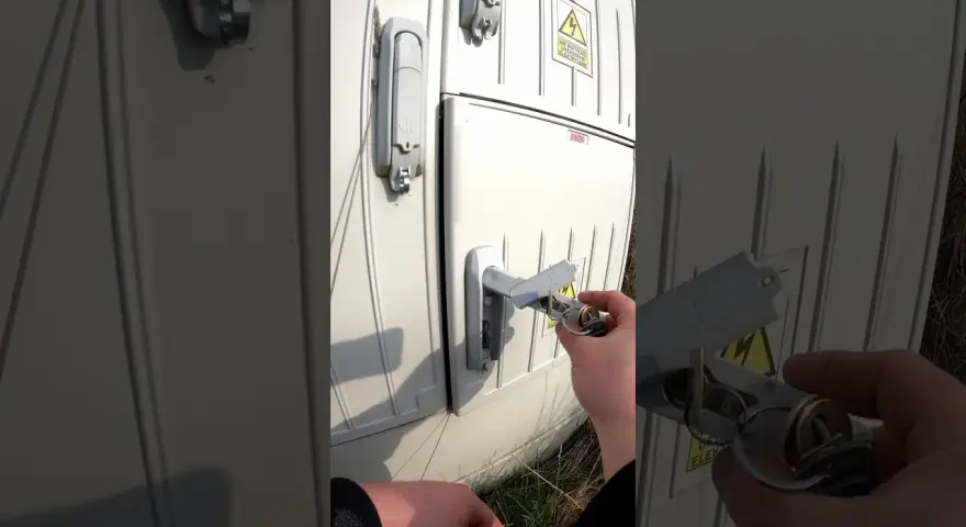 Kto może otworzyć skrzynkę elektryczną? Uniknij kary i ryzyka!