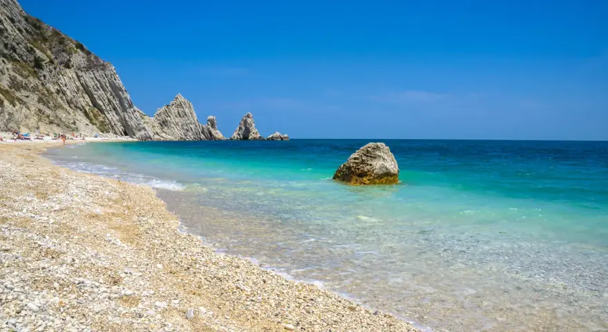 Marche: Guida alle Migliori Spiagge 2025 per Ogni Vacanza