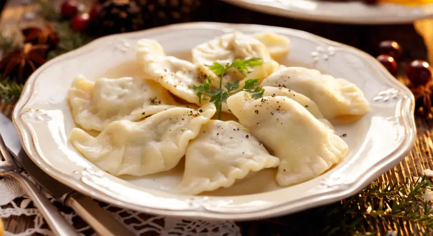 Mrożenie farszu na pierogi ruskie: czy można? Sprawdź!