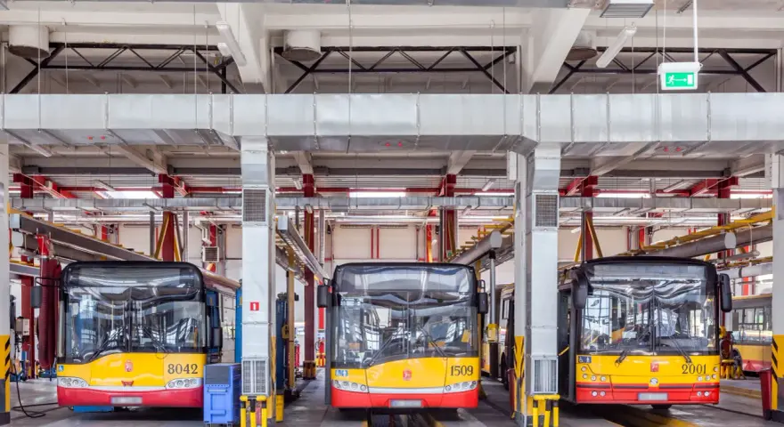 Skąd odjeżdża Halobus w Warszawie? Pewny start z Centrum 02!