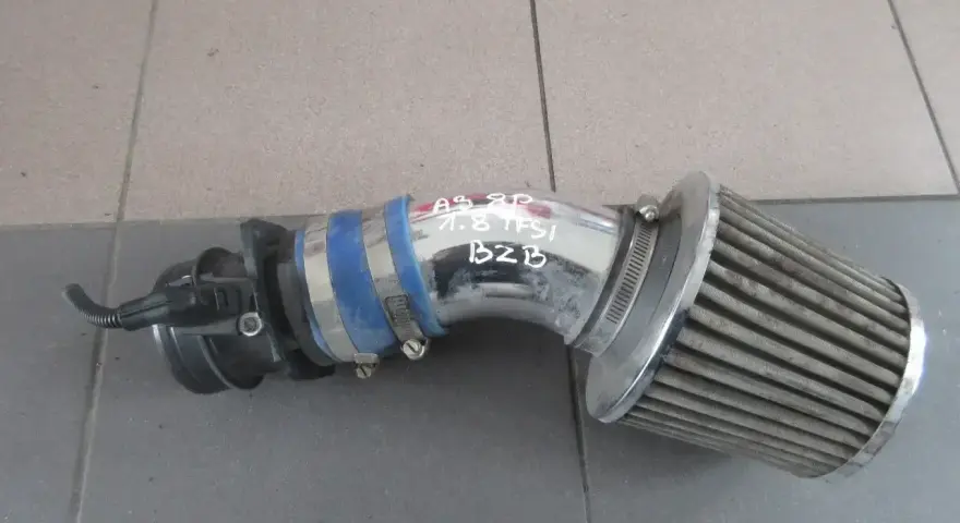 Tuningowy filtr stożkowy do Audi A3 1.8 TFSI BZB. Zapewnia lepszy przepływ powietrza, co daje większą moc i dźwięk.