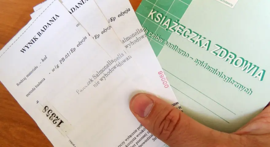 Kto płaci za badania sanepidowskie? Poznaj swoje prawa i obowiązki