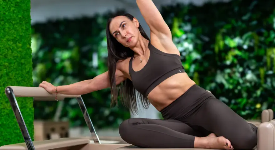 Pilates: co to jest? Poznaj zasady, efekty i zacznij ćwiczyć!