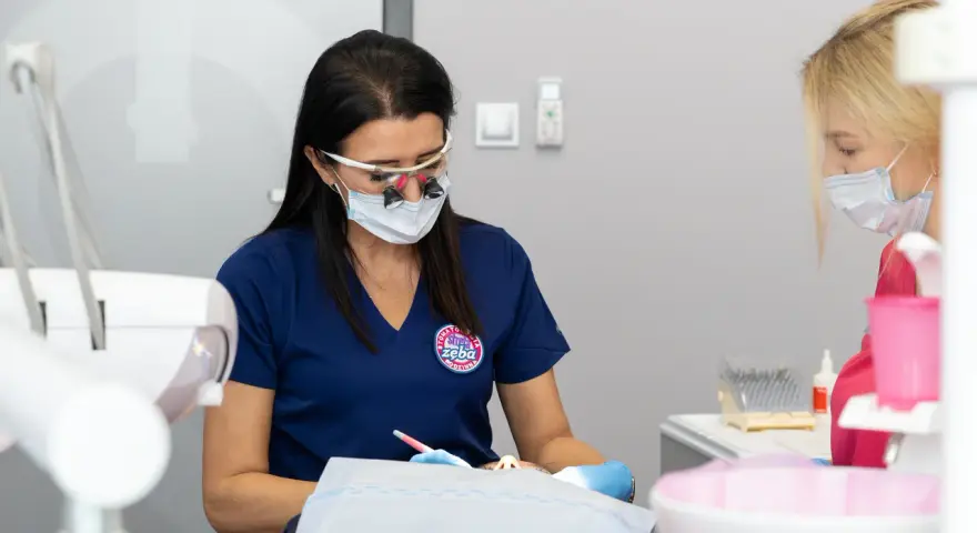 Znieczulenie u dentysty: Ile trwa i jak bezpiecznie przetrwać odrętwienie?