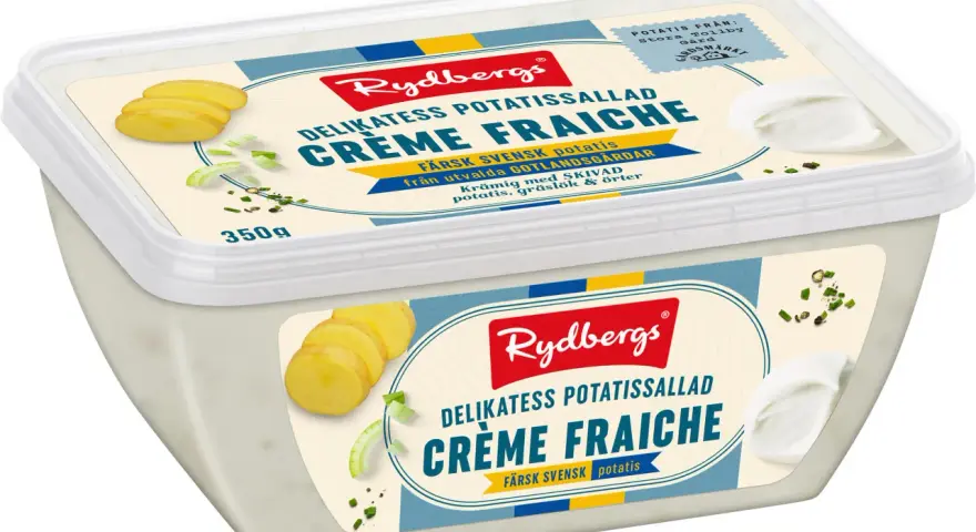 En krämig enkel potatissallad med crème fraiche, skivad potatis, gräslök och örter från Rydbergs. Perfekt till sommarmaten!