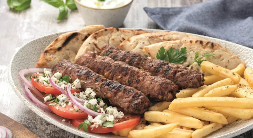 Jak się pisze kebab? Odkryj poprawną pisownię i użycie w polskim