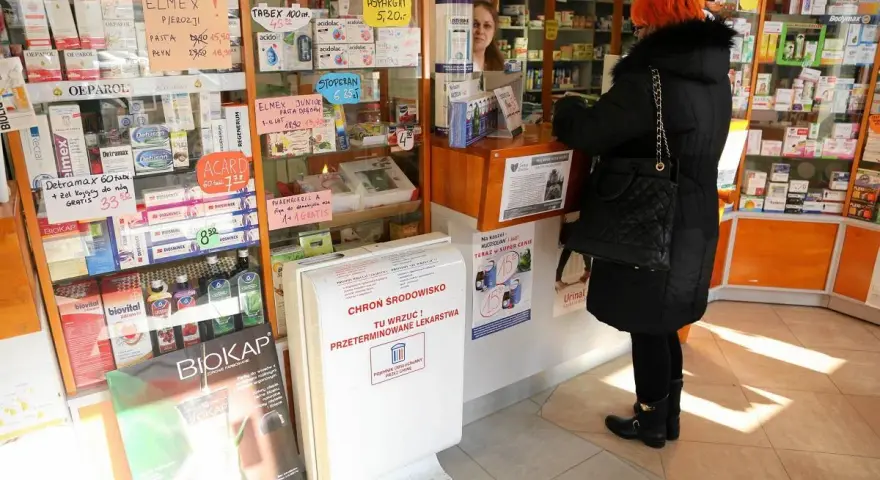 Dzielenie leków w aptece: Czy farmaceuta może odmówić? Sprawdź!