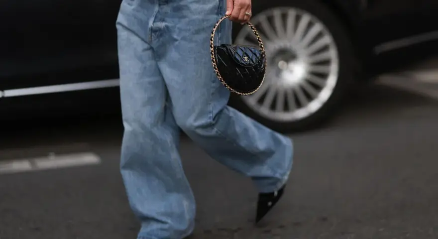 Loose fit: Co to? Jak nosić i czym różni się od oversize?