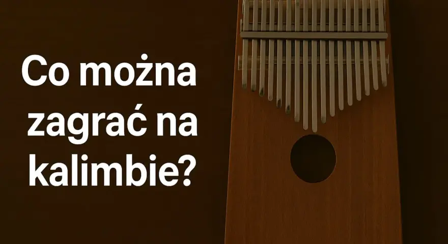 Drewniana kalimba z metalowymi listkami. Co można zagrać na kalimbie? To pytanie zadaje napis na zdjęciu.