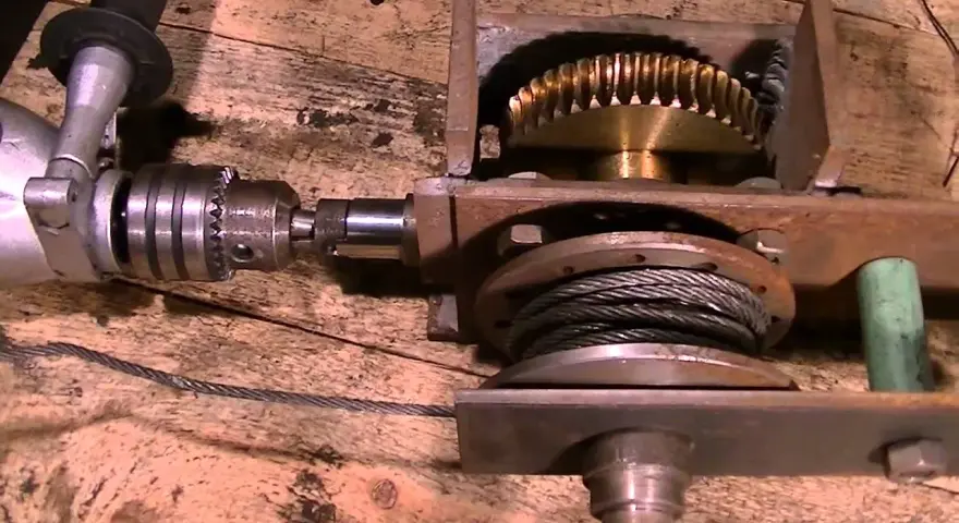 Jak zbudować wyciągarkę do ciągnika? Kompletny poradnik DIY!