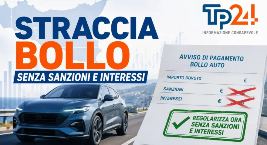 Auto blu su strada, con testo "STRACCIA BOLLO SENZA SANZIONI E INTERESSI". Avviso di pagamento bollo auto con sanzioni e interessi cancellati. Cosa succede se non si paga il bollo auto?