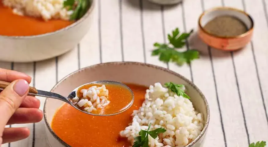 Zupa pomidorowa jak u babci - smak dzieciństwa w Twojej kuchni
