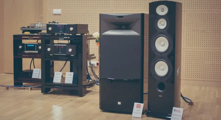 System audio z głośnikami Revel i elektroniką Mark Levinson 5805.