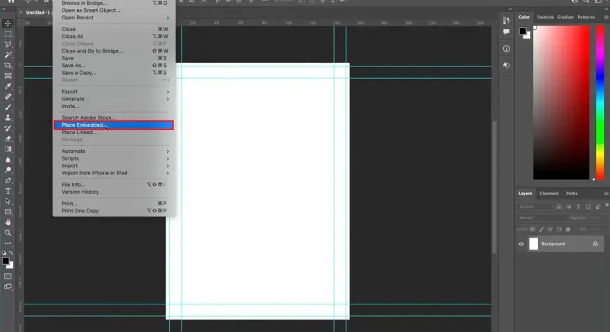 Menu Plik w Photoshopie z podświetloną opcją "Place Embedded".