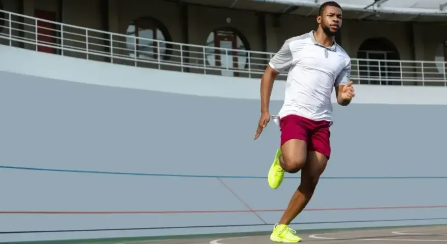 Sprinter na bieżni, jak Usain Bolt, osiąga zawrotne prędkości, być może nawet usain bolt ile km/h.