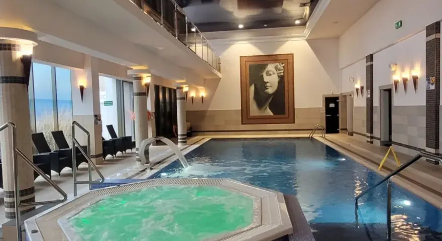 Hotel Lambert Ustronie Morskie: SPA, plaża i historia - poznaj!