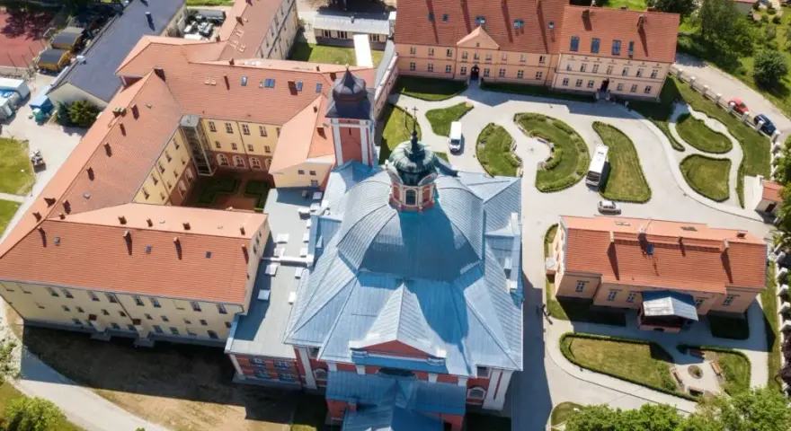 Wieś ze szkołą dla niewidomych: Owińska i Laski w jednym miejscu