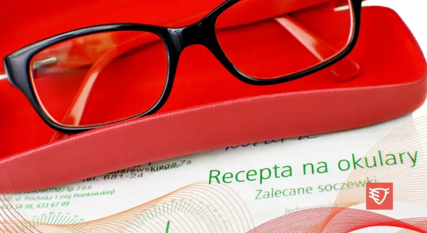 Okulary w etui na tle recepty. Ważność recepty na okulary jest kluczowa dla zakupu odpowiednich soczewek.