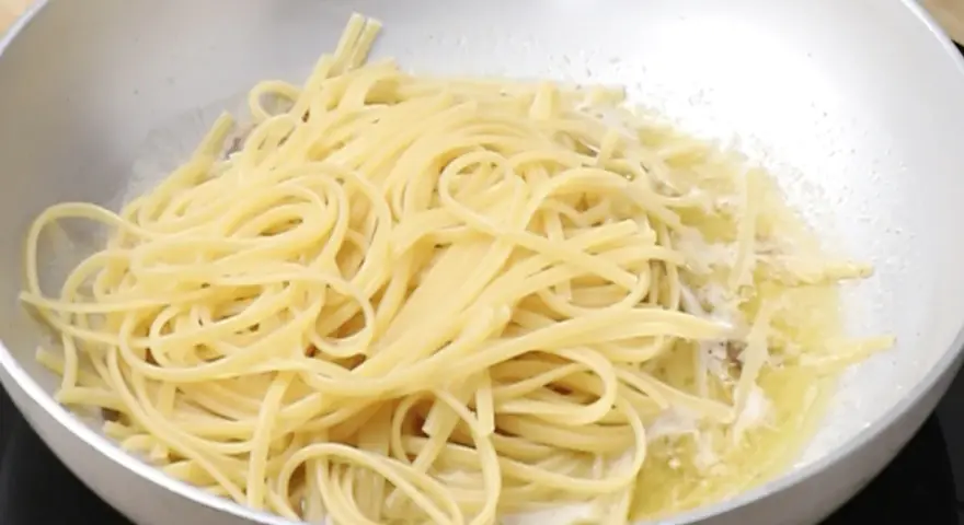 Pasta con Anchoas: Receta Fácil para un Sabor Umami Irresistible