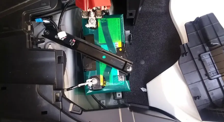 Gdzie jest akumulator w Toyota RAV4 Hybrid? Odkryj jego lokalizację
