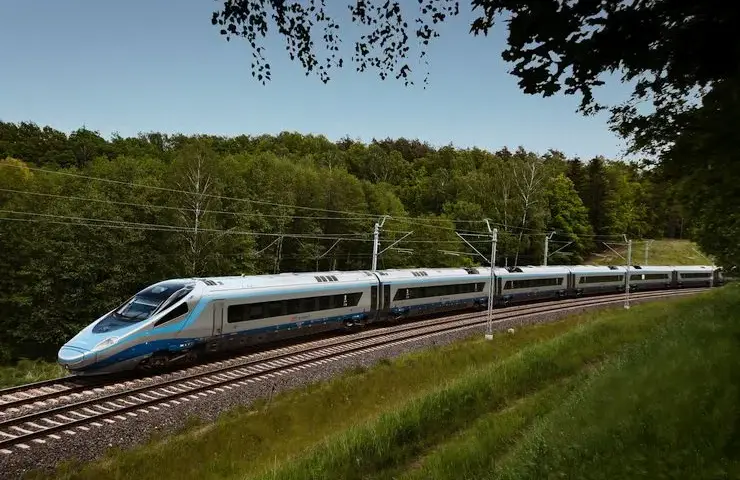 EIP (Pendolino): Co to za pociąg? Przewodnik po premium podróży!