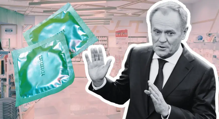 Polityk gestykuluje na tle sklepu, gdzie widać prezerwatywy. Pytanie "od ilu lat można kupować prezerwatywy" nabiera tu nowego znaczenia.